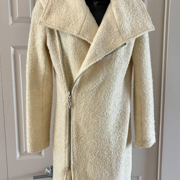 Glamorous Off-White Wool Blend Asymmetrical Coat - XS - Picture 4 of 10